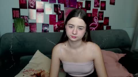 Snapshot of milanaroz chatting on 10.16.25 milanaroz online show from 10.16.25