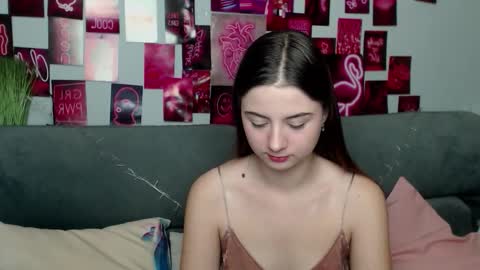 Snapshot of milanaroz chatting on 10.17.25 milanaroz online show from 10.17.25