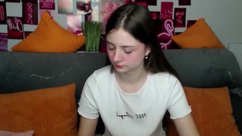 milanaroz online show from 10.31.25