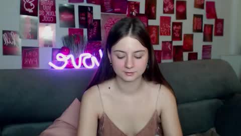 milanaroz online show from 11.15.25