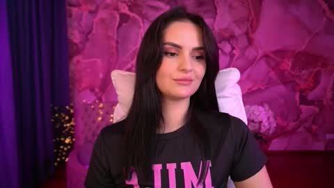 Snapshot of milashalovely chatting on 10.04.25 Milasha online show from 10.04.25