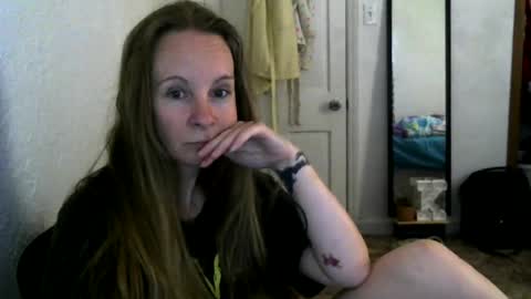 Snapshot of milastoned chatting on 07.12.26 Mila online show from 07.12.26