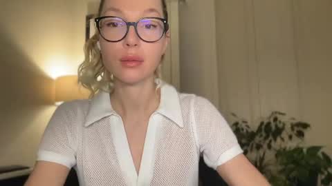 Snapshot of milayah chatting on 05.19.26 Mila online show from 05.19.26