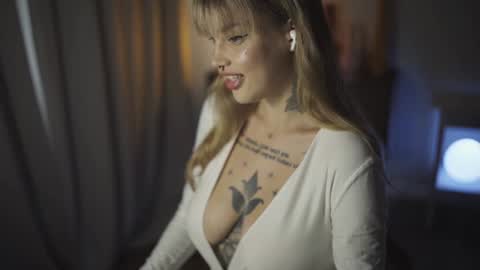 Snapshot of mileeena chatting on 06.26.26 M Telegram mamagotachannel online show from 06.26.26
