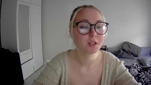 Snapshot of milena391630 chatting on 04.20.26 Milena new nonude shy blonde natural online show from 04.20.26