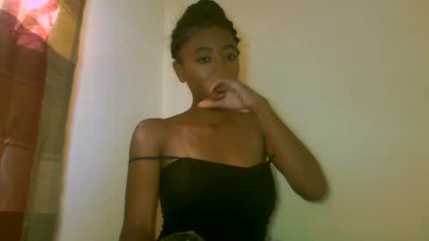 Snapshot of milennah chatting on 05.24.26 milennah online show from 05.24.26