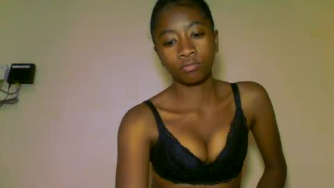 Snapshot of milennah chatting on 06.19.26 milennah online show from 06.19.26