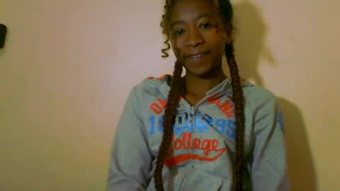 Snapshot of milennah chatting on 06.24.26 milennah online show from 06.24.26