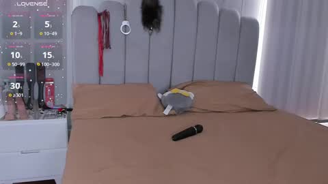 Snapshot of mileyerikson chatting on 09.08.25 MILEY  online show from 09.08.25