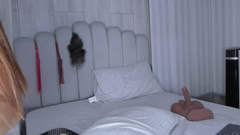 Snapshot of mileyerikson chatting on 10.15.25 MILEY  online show from 10.15.25