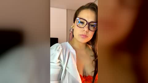 Snapshot of milf__pretty chatting on 06.19.26 Melissa online show from 06.19.26