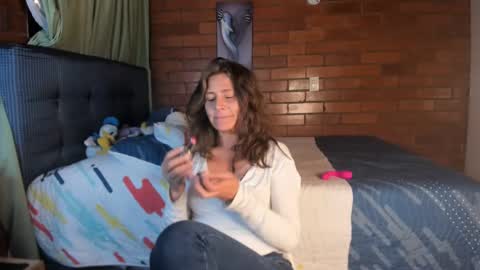 Victoria  online show from 01.21.25