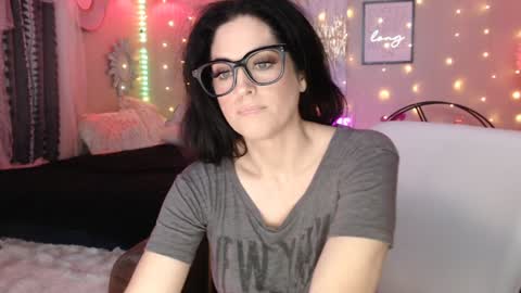 Snapshot of milf_lacey chatting on 12.26.24 Milf Lacey online show from 12.26.24
