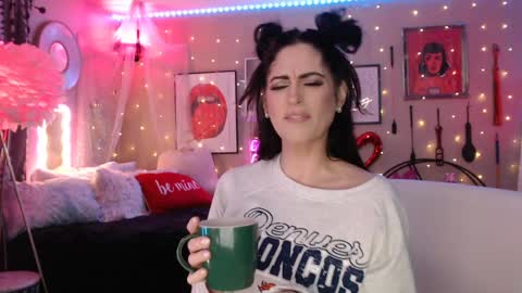 Snapshot of milf_lacey chatting on 01.12.25 Milf Lacey online show from 01.12.25
