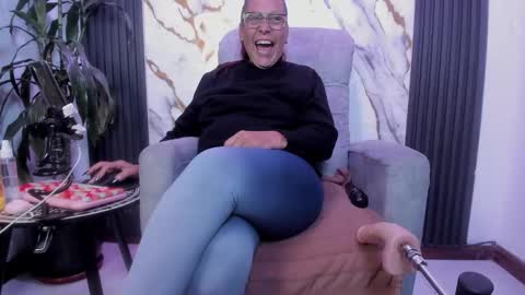 Snapshot of milf_sikiu chatting on 05.13.26 milf sikiu online show from 05.13.26