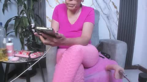 Snapshot of milf_sikiu chatting on 05.24.26 milf sikiu online show from 05.24.26