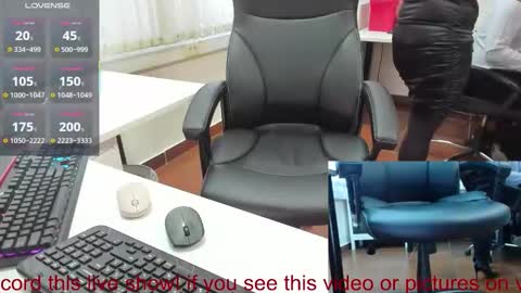 Snapshot of milf_viktoria chatting on 09.19.25 Viktoria online show from 09.19.25