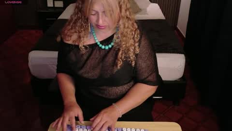 Snapshot of milfarlet chatting on 04.15.26 Arlet online show from 04.15.26