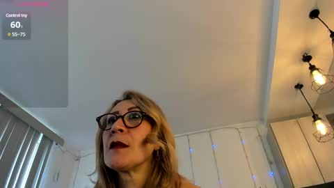 Snapshot of milfashley chatting on 01.08.25 ASHLEY online show from 01.08.25