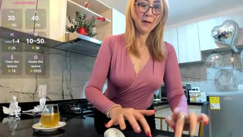 Snapshot of milfashley chatting on 01.17.25 ASHLEY online show from 01.17.25