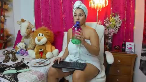 Snapshot of milfboobs_10 chatting on 02.08.25 Nakary Bustamante online show from 02.08.25