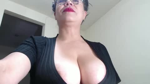 Snapshot of milfcamila367608 chatting on 07.02.26 camila online show from 07.02.26