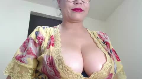 Snapshot of milfcamila367608 chatting on 07.04.26 camila online show from 07.04.26