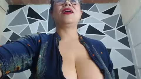 Snapshot of milfcamila367608 chatting on 07.16.26 camila online show from 07.16.26