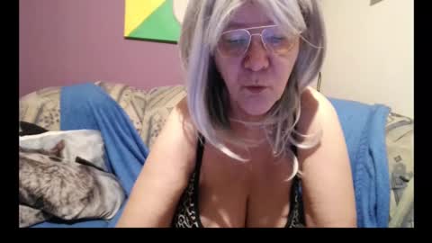 Snapshot of milfchantal chatting on 01.24.25 Milfchantal online show from 01.24.25