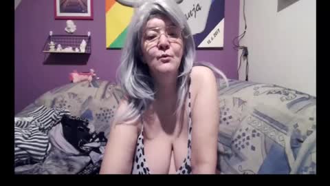 Snapshot of milfchantal chatting on 02.26.25 Milfchantal online show from 02.26.25