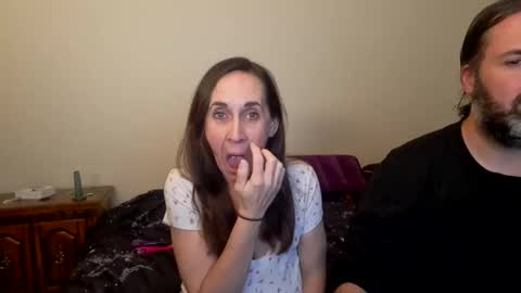 Snapshot of milfqueen831 chatting on 12.21.24 Jessica and Roger online show from 12.21.24