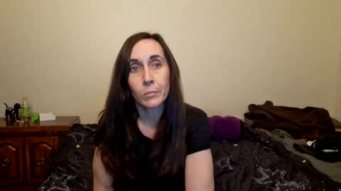 Snapshot of milfqueen831 chatting on 01.14.25 Jessica and Roger online show from 01.14.25