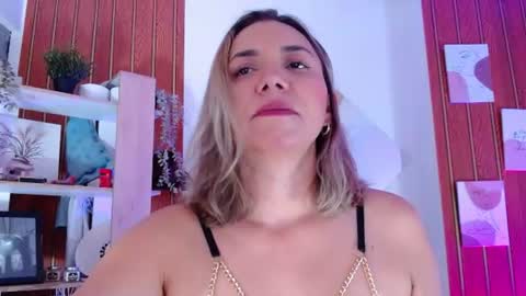 Snapshot of milfsecret69 chatting on 07.28.26 Sara online show from 07.28.26