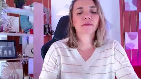 Snapshot of milfsecret69 chatting on 07.28.26 Sara online show from 07.28.26