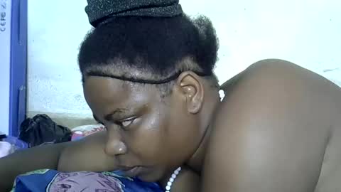 Snapshot of milk_titz chatting on 01.03.25 kinwity online show from 01.03.25