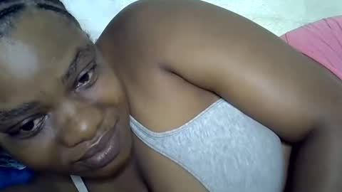 Snapshot of milk_titz chatting on 01.08.25 kinwity online show from 01.08.25