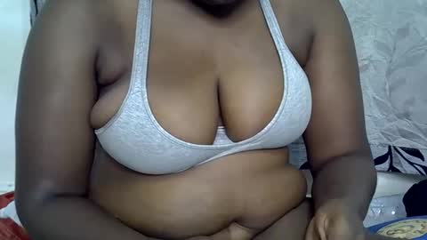 Snapshot of milk_titz chatting on 02.10.25 kinwity online show from 02.10.25