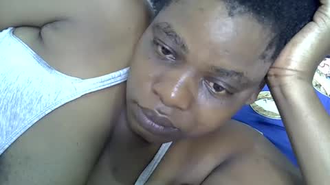 Snapshot of milk_titz chatting on 02.10.25 kinwity online show from 02.10.25