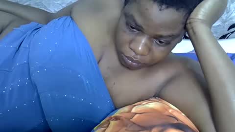 Snapshot of milk_titz chatting on 02.14.25 kinwity online show from 02.14.25