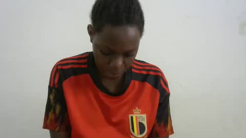 Snapshot of milk_titz chatting on 02.18.25 kinwity online show from 02.18.25