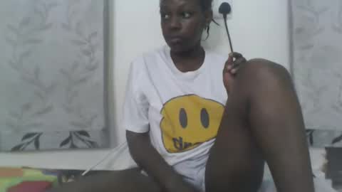 Snapshot of milk_titz chatting on 02.19.25 kinwity online show from 02.19.25