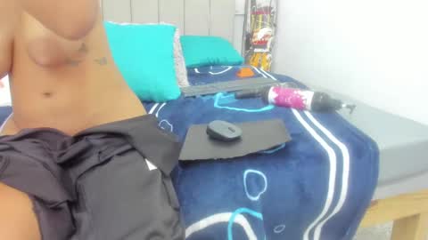 milky_lau_18 online show from 01.22.25