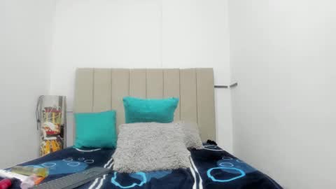 milky_lau_18 online show from 01.24.25