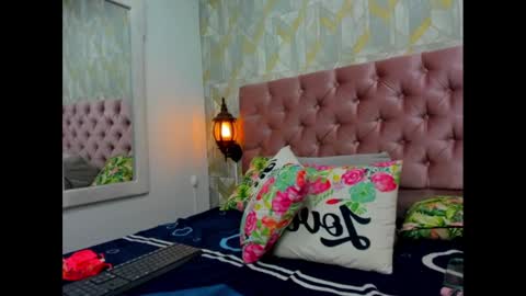 milky_lau_18 online show from 01.30.25