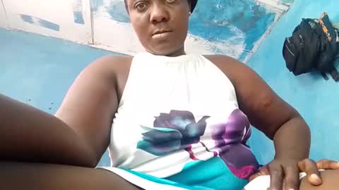 Snapshot of milkyebony254 chatting on 09.19.25 milkyebony254 online show from 09.19.25