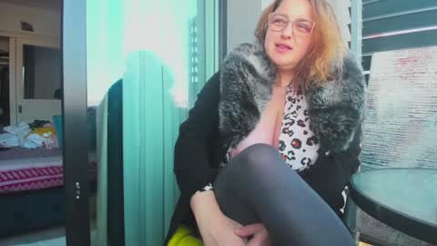 Snapshot of milkykandy chatting on 03.04.25 Livia online show from 03.04.25
