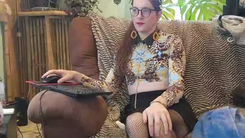 Peach Doll online show from 12.08.24