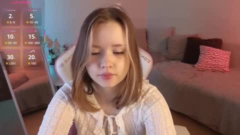 Snapshot of milkyshowproject chatting on 02.08.26 Ula online show from 02.08.26