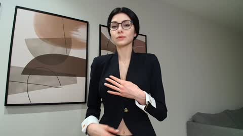 milla bella online show from 12.13.25