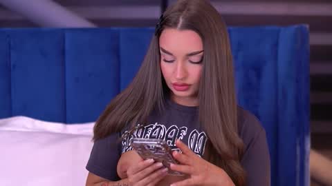 Milla online show from 10.15.25